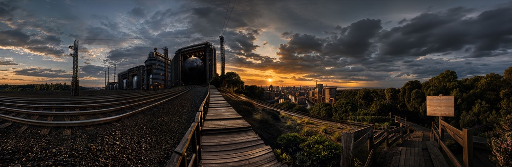 The finished panorama with the viewpoint moved beside the railroad